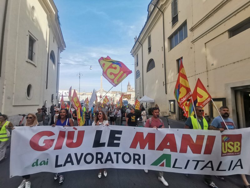 I lavoratori Alitalia sospesi a 0 ore in cigs manifestano al MEF giovedì 25 maggio dalle ore 10: “Vogliamo risposte su reddito e lavoro”